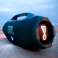 JBL выпускает Boombox 4 на мировой рынок с функцией усиления звука с помощью ИИ и временем воспроизведения 34 часа