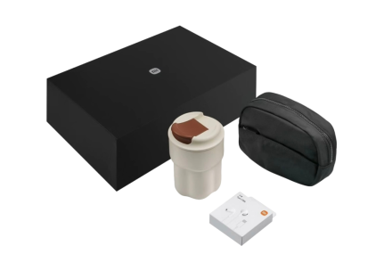  Подарочный набор Xiaomi Selected Gift Box (наушники, сумка, кофейная чашка)