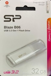 3.2 USB флеш накопитель Silicon Power 32GB Blaze B06 White